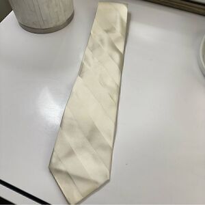 City of London Tie Off White Cream 100% Silk Tie